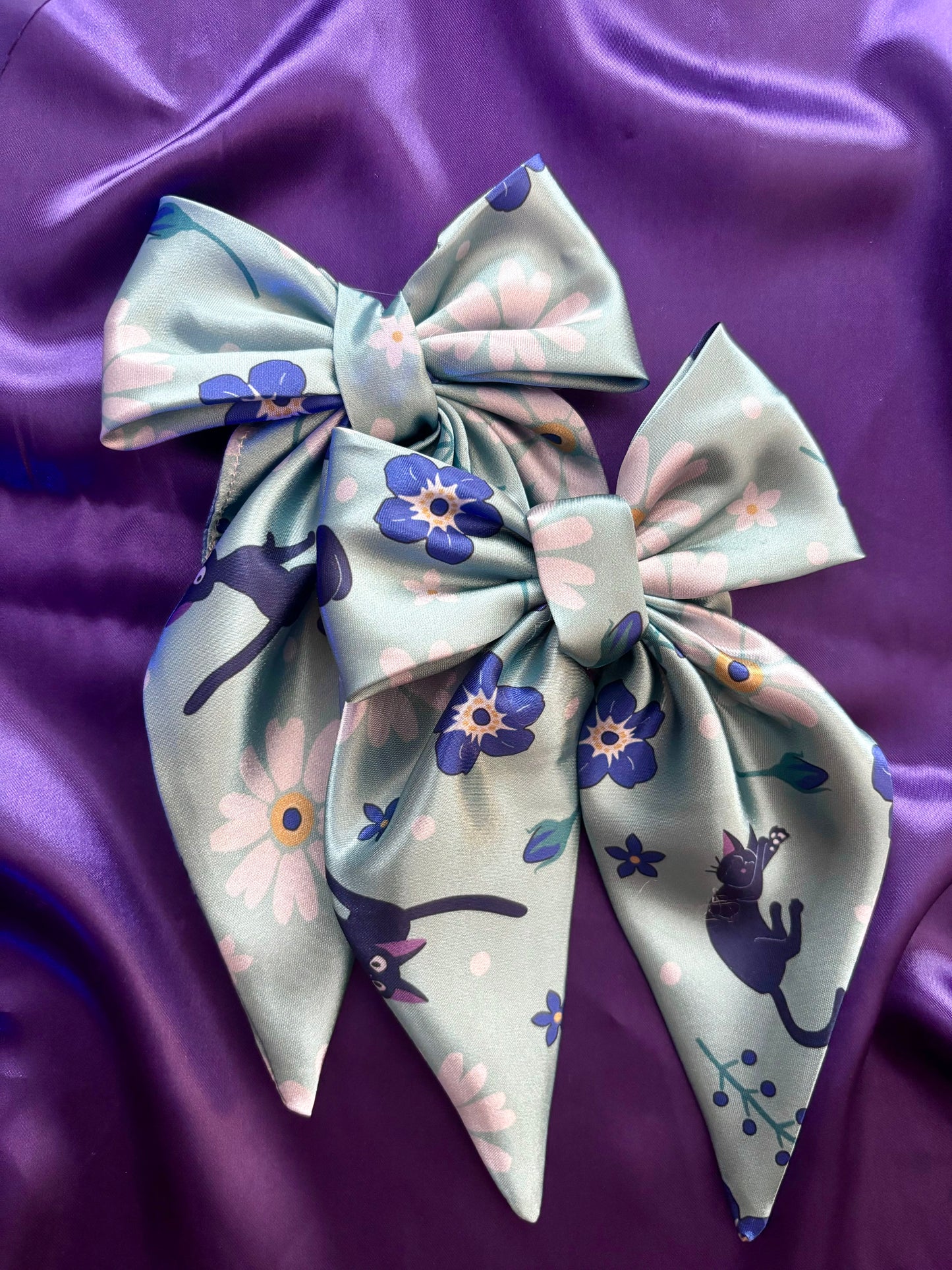 A Witch's Familiar Medium Hair Bow