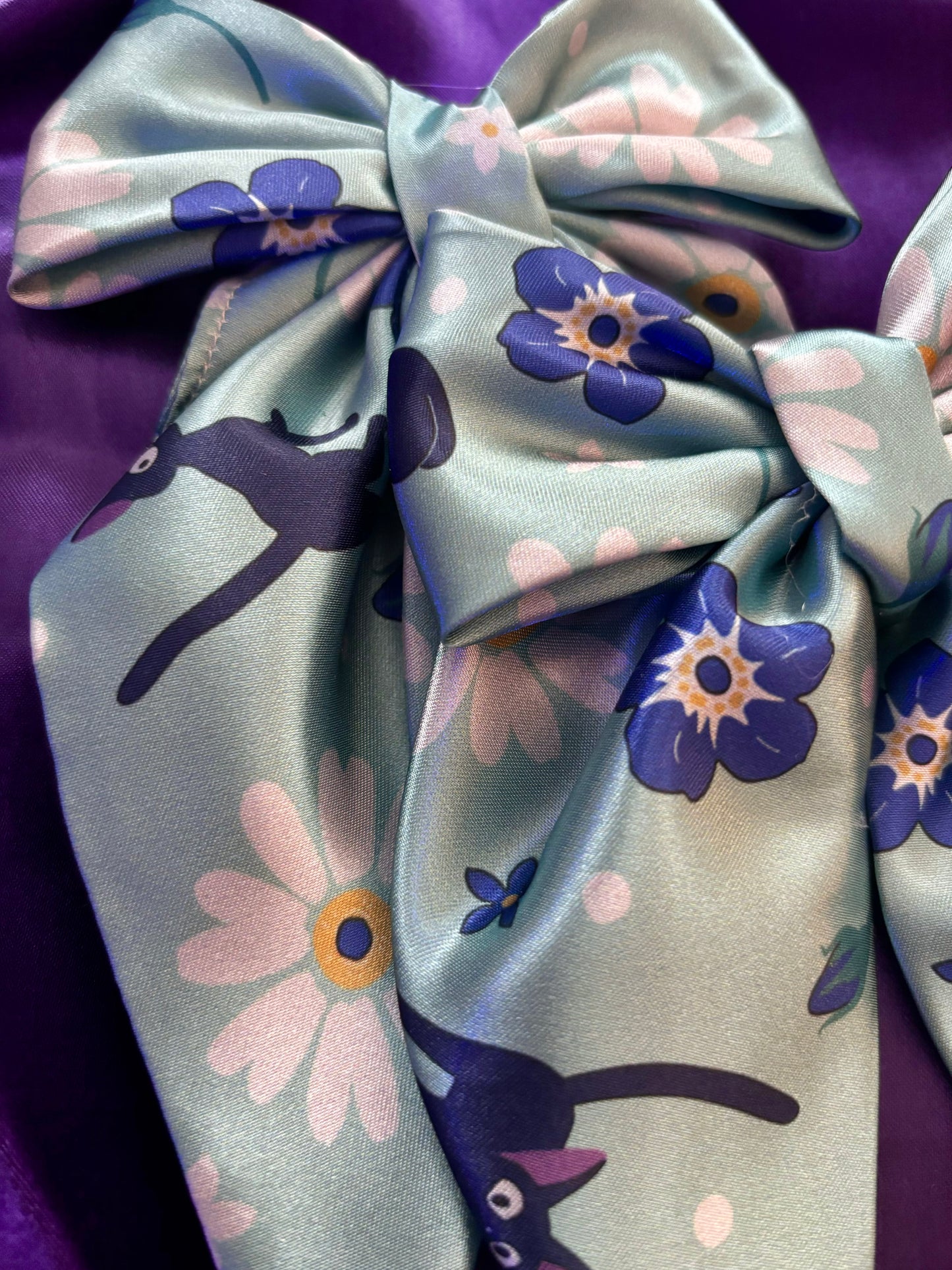 A Witch's Familiar Medium Hair Bow
