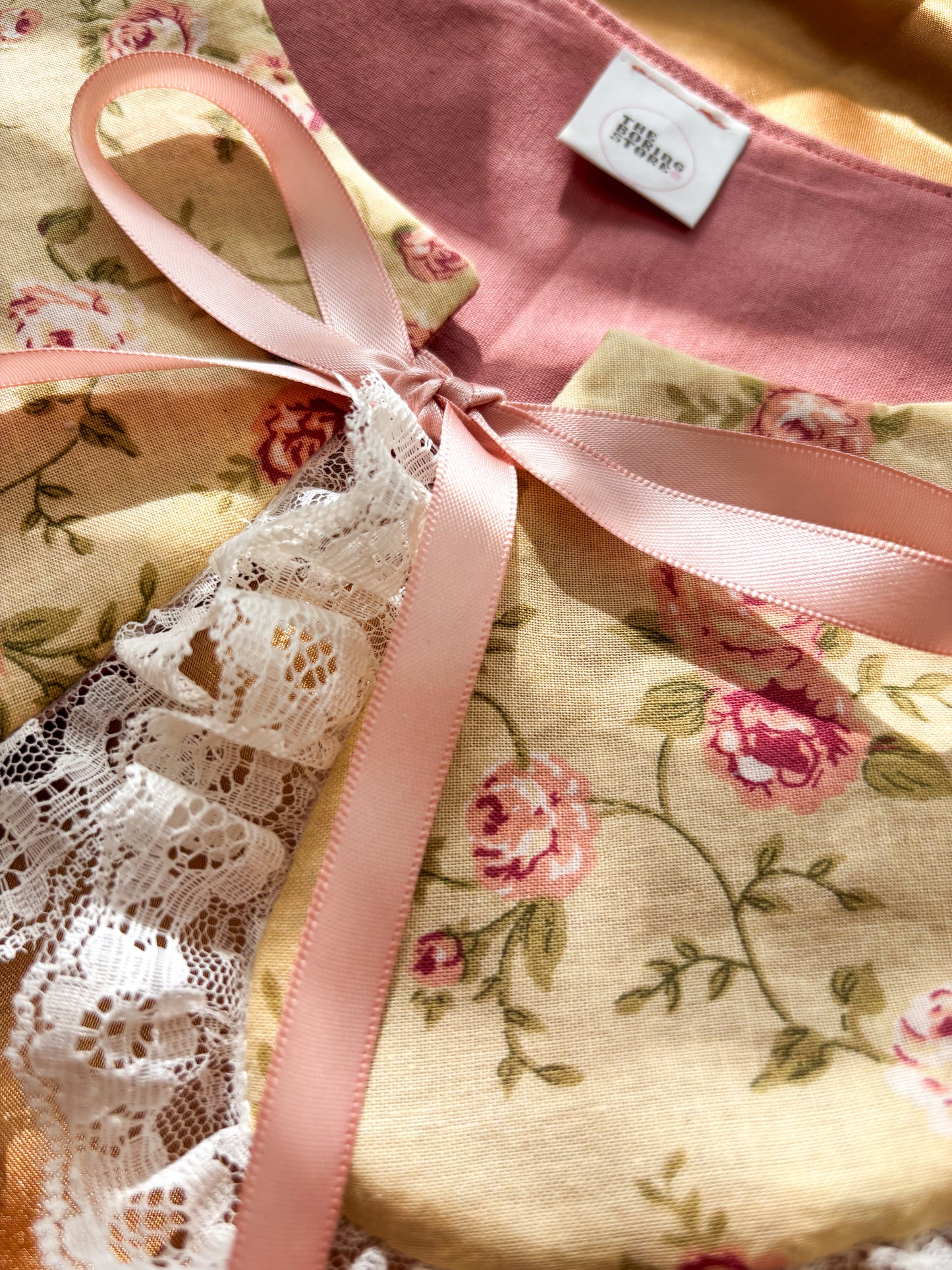 FTRBTB Reversible Collar #5A: Vintage Rose & Cream Lace