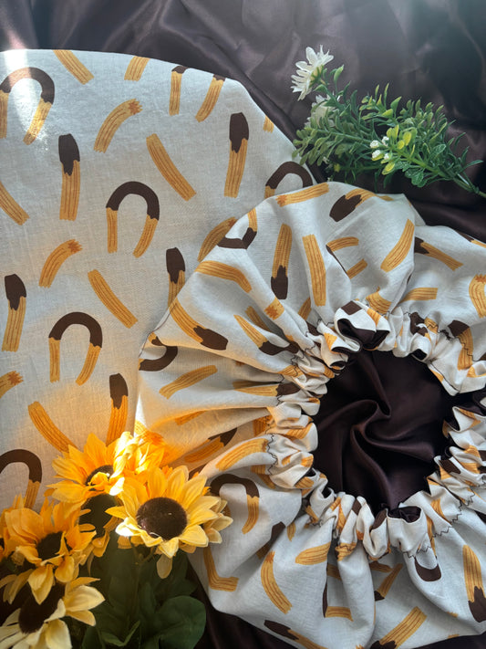 Chocolate y Canela Satin Bonnet