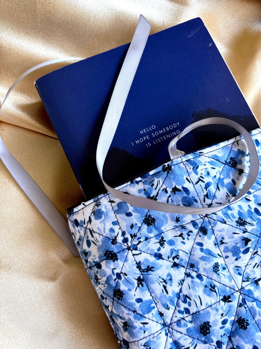 Les fleurs bleues Book Sleeve