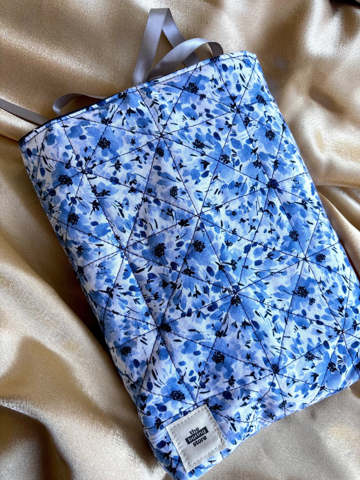Les fleurs bleues Book Sleeve
